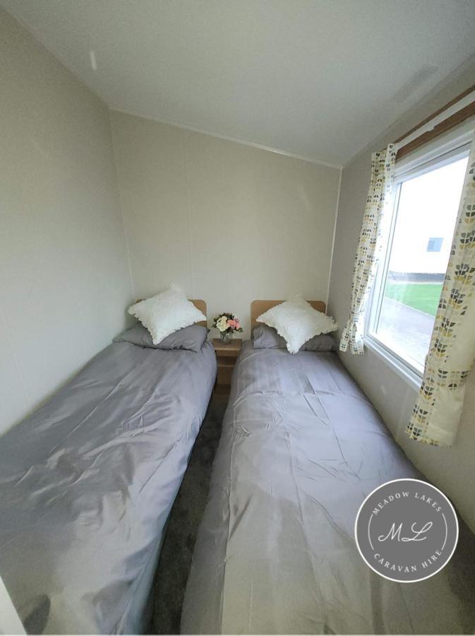 Palm Grove 181- Golden Palm - Pet Friendly, Wifi, Central Heating, Bed Linen - Meadow Lakes Caravan & Lodge Hire Chapel Saint Leonards Kültér fotó