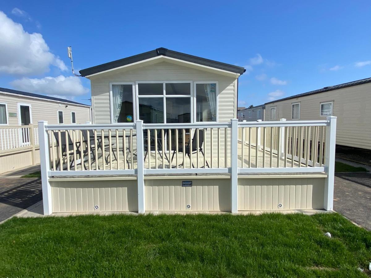 Palm Grove 181- Golden Palm - Pet Friendly, Wifi, Central Heating, Bed Linen - Meadow Lakes Caravan & Lodge Hire Chapel Saint Leonards Kültér fotó